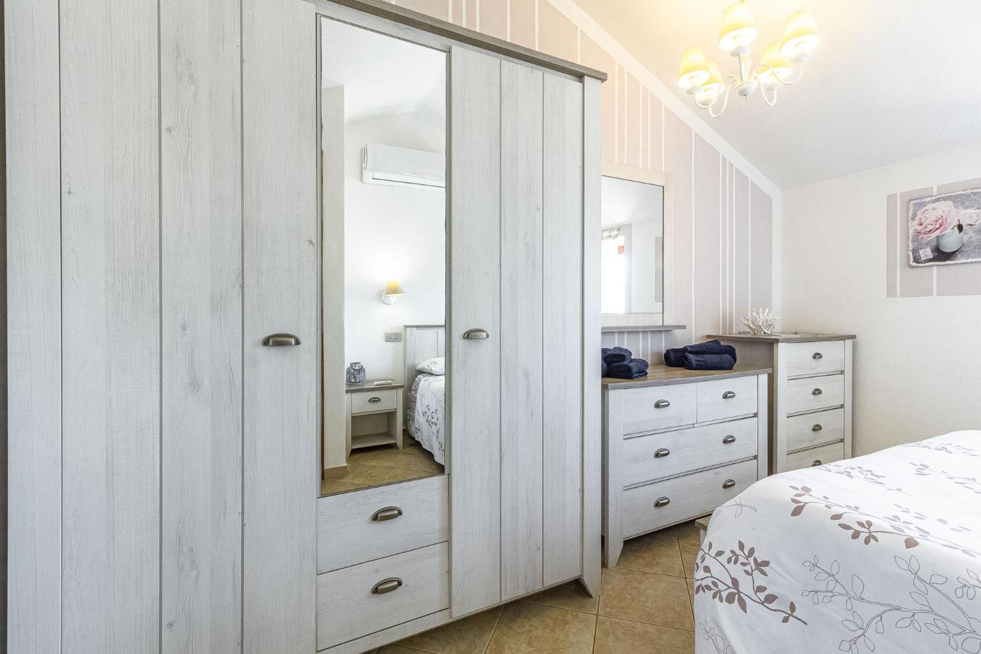 Charlotte Apartment - For Family And Groups Порто-Торрес Экстерьер фото
